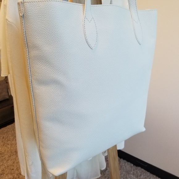 Burberry Remington Embossed Tote Chalk White - Picture 6 of 7